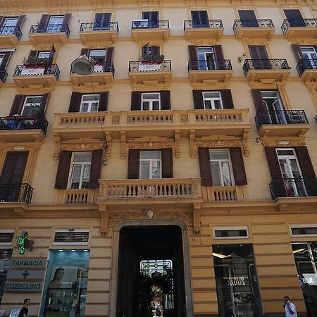 B&B Residenza Via Dei Mille Наполи Екстериор снимка