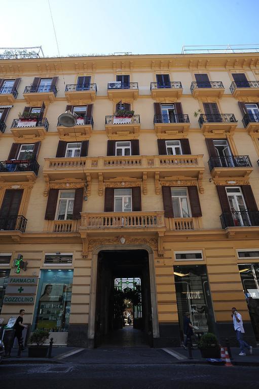 B&B Residenza Via Dei Mille Наполи Екстериор снимка