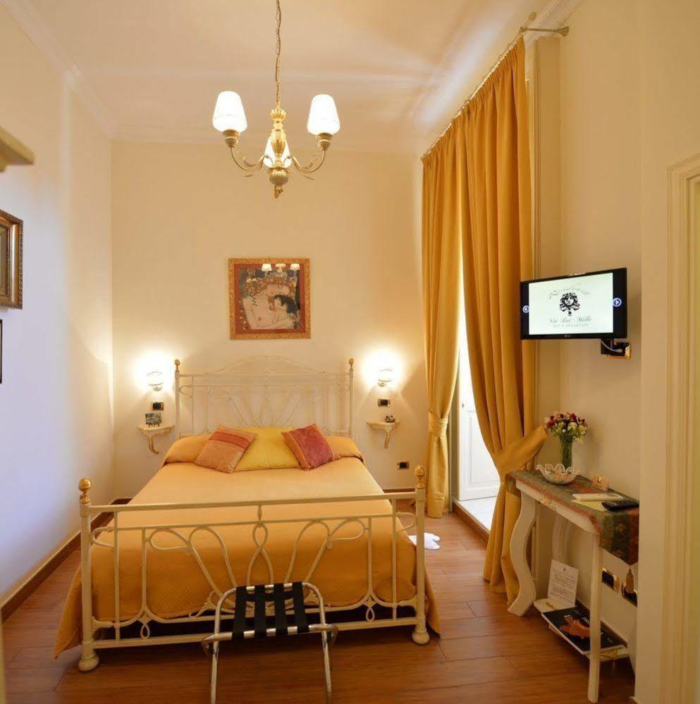B&B Residenza Via Dei Mille Наполи Екстериор снимка